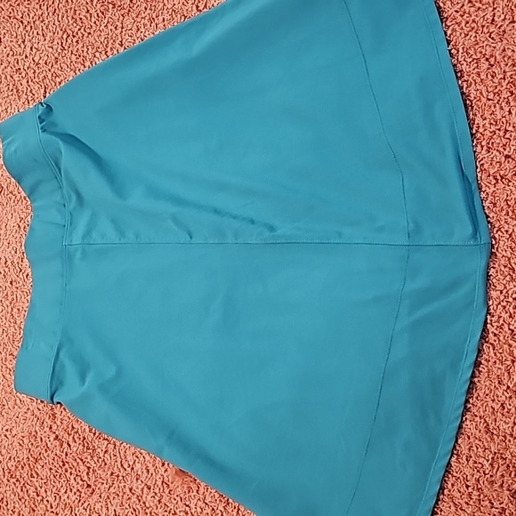 Toad & Co. Aline Pullon Skirt. One zippered side pocket. Stretch. Size Large. - Picture 2 of 8